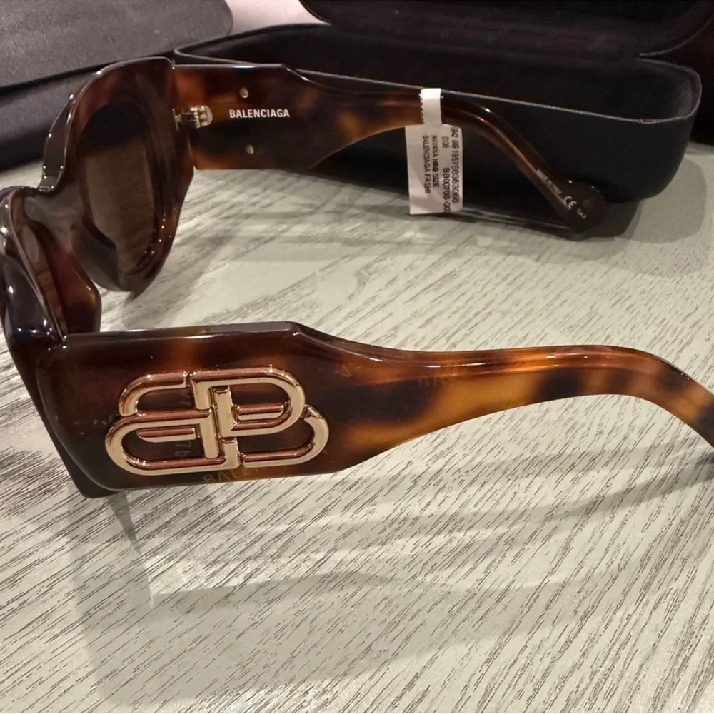 Balenciaga Tortoiseshell Cat-Eye Sunglasses - Brown - Picture 3 of 9